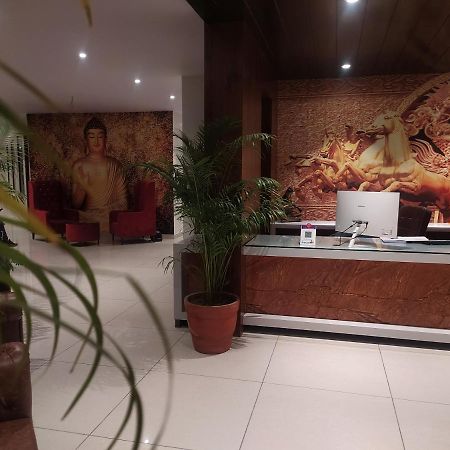 Rajlaxmi Hotel - Free Airport Pickup And Drop Джапур Экстерьер фото